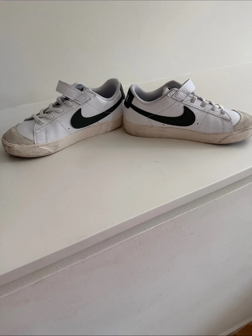 Nike Kids White Sneakers with Dark Green Swoosh